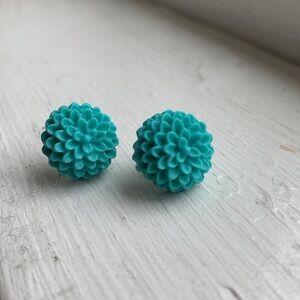 Adorable acrylic MUM flower bloom earrings in teal turquoise blue